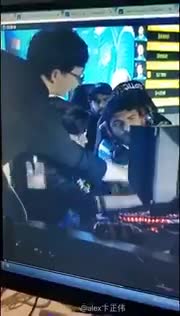 forsaken was trying to refuse the referee’s check eXTREMESLAND2018 via Weibo@alex卞正伟