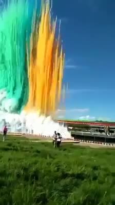 Lễ Hội Sắc Màu ở đâu mà đẹp thế