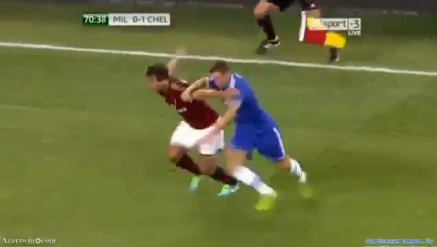 Cười chảy nước mắt với pha đi bóng 'tấu hài' của Torres
