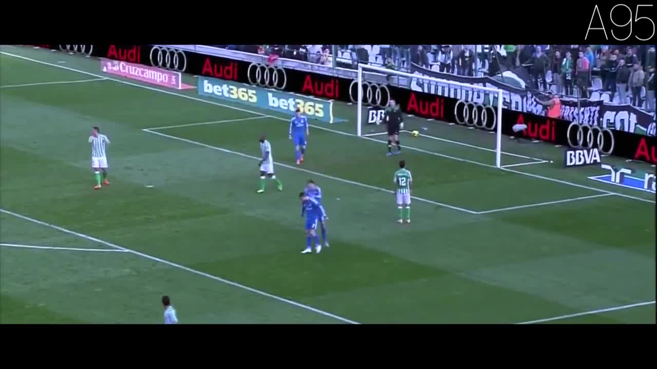 Pha lật bàn đèn chuyền bóng cực hay của Ronaldo