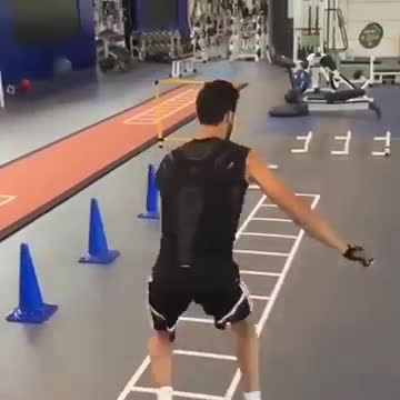 Cầu thủ thực hiện bài tập khó mà không mắc một lỗi nào