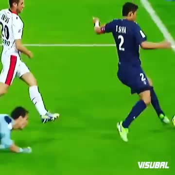 Không thể tin nổi Silva có thể đưa bóng vào lưới từ góc này