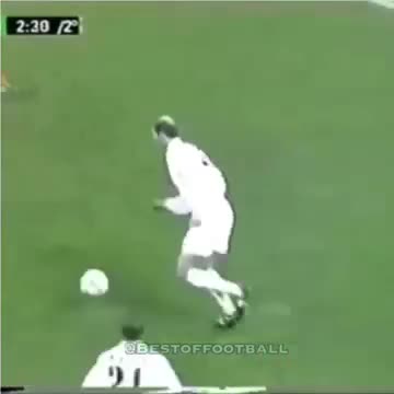 Pha qua người quá đẳng cấp của Zidane