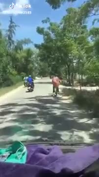 Khi thần tửu đi xe đạp