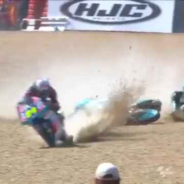 Pha 'cứu thua' không tưởng trên đường đua MotoGP