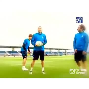 Pepe bị Marcelo troll