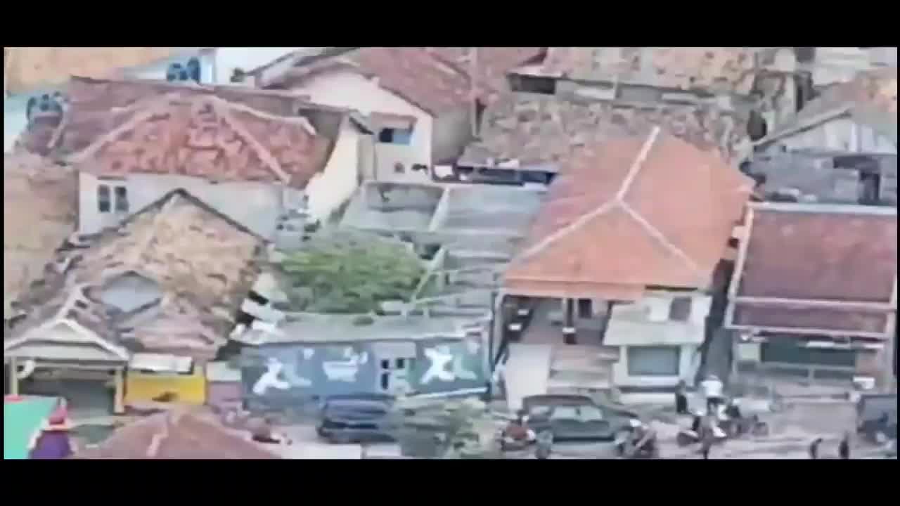 Sóng thần tàn phá Indonesia nhìn từ trên không