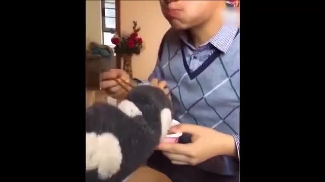 Đừng bao giờ trẻ con ở nhà một mình với các ông bố