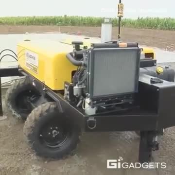 Với cỗ máy này 'tráng' bê tông chưa bao đơn giản đến thế