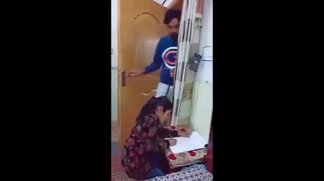Ông bố 'bó tay' với cô con gái thông minh