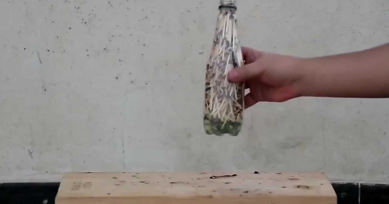 Đốt 12.000 que diêm trong chai coca sẽ xảy ra hiện tượng gì