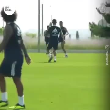 Những bàn thắng 'điên rồ' của dàn sao Real Madrid trong các buổi tập