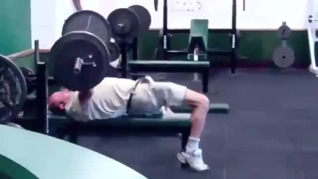 Những pha luyện tập thể hình bị lỗi