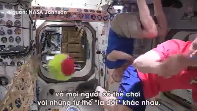 Chiêm ngưỡng trận đấu tennis của các phi hành gia ngoài vũ trụ
