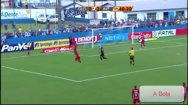 Thủ môn cản phá penalty may mắn bậc nhất thế giới