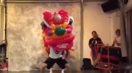 Lân sư rồng có 1 0 2 bằng bong bóng