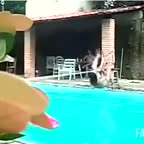 Thanh niên nghịch dại làm sập cả ngôi nhà