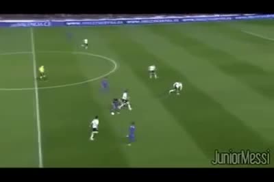Sau khi xem xong pha này, không thể tin Carles Puyol chỉ là một hậu vệ