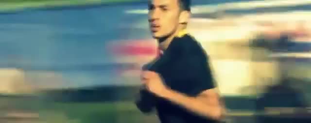 Một bàn thắng tuyệt đẹp từ giữa sân của Munir El Haddadi