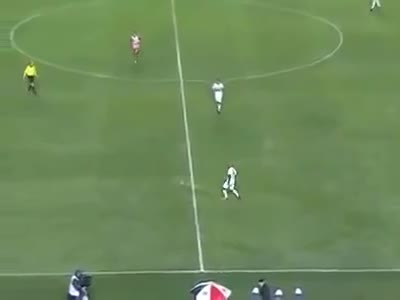 Thủ môn Rogrio Ceni biểu diễn kỹ thuật qua người