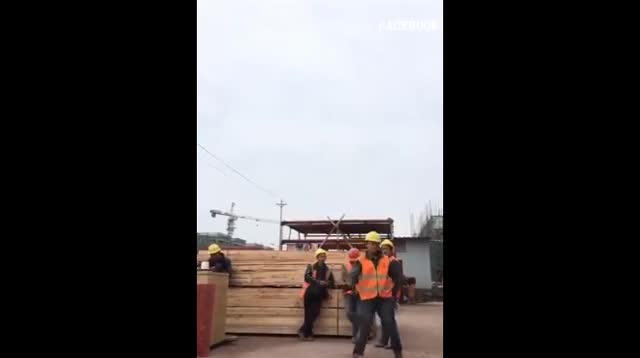 Khi bạn muốn làm dancer mà bố mẹ bắt đi làm công nhân