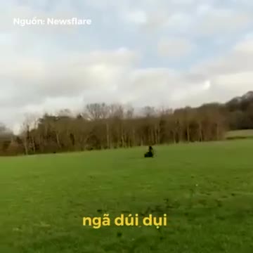 Thanh niên bị diều kéo lê lết khi gặp gió to