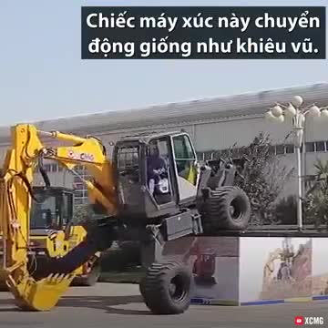 Máy xúc chuyển động như nhện