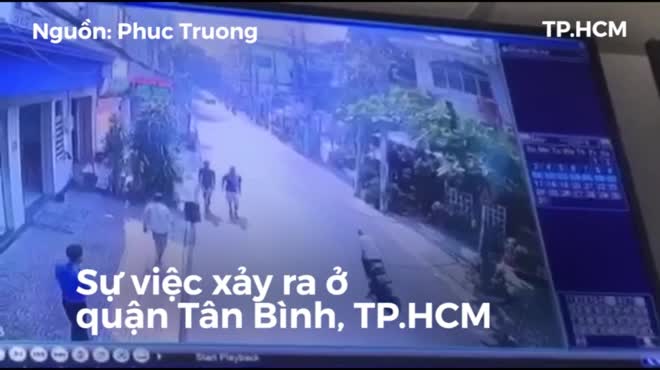 Người đàn ông đá ngã văng tên cướp chạy xe máy gây bão mạng