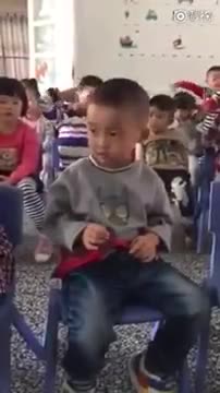 Dù ngủ vẫn không rời cuộc vui