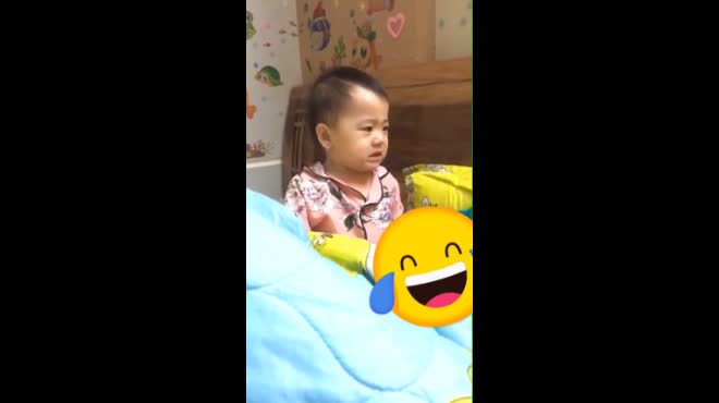 Bị mẹ troll, cô bé vừa cười vừa khóc cực hài hước