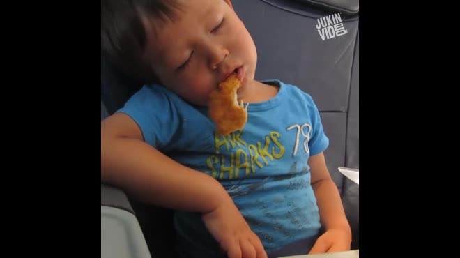 Lĩnh đủ chỉ vì ngủ gật không đúng chỗ