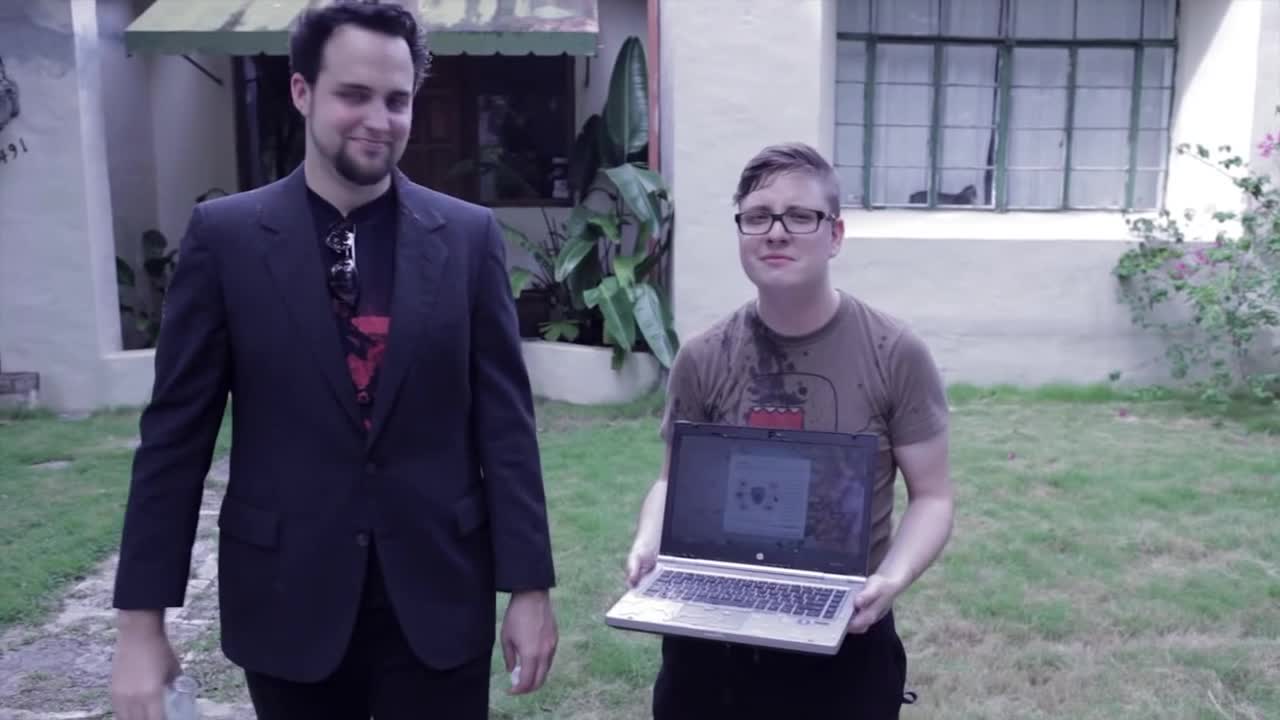 HP EliteBook vs Logan and Maks