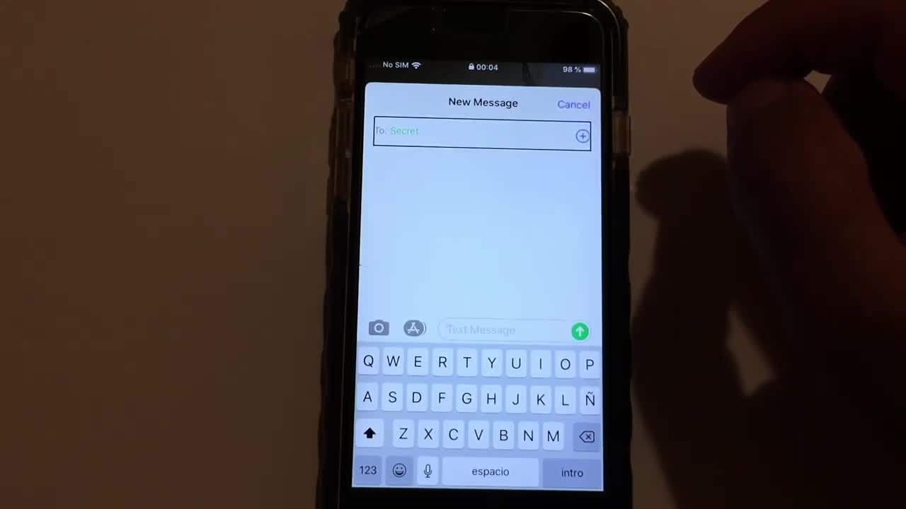 With No Enter the Passcode you can See Contacts info. iOS 13 Feature. Read description please.