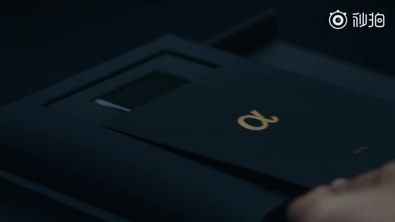Mở hộp Mi Mix Alpha