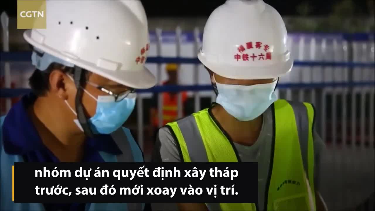 Trung Quốc xoay tháp cầu 12.000 tấn trong 85 phút