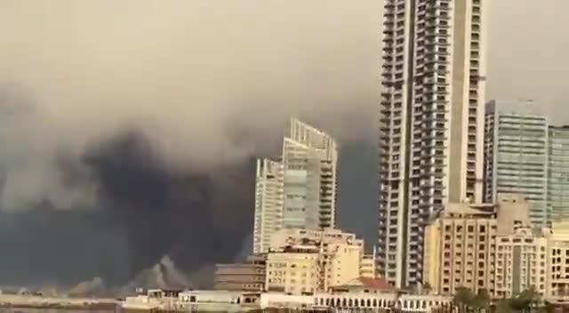 Đám mây hình nấm sau vụ nổ ở Beirut, Lebanon