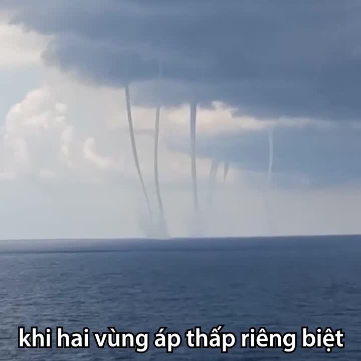 6 vòi rồng xuất hiện cùng lúc