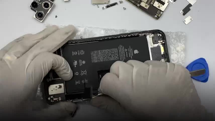 Phục chế chiếc iPhone 11 Pro Max bị vỡ màn hình