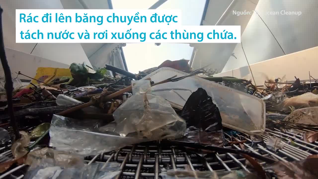 Cỗ máy hút rác tự động trên sông