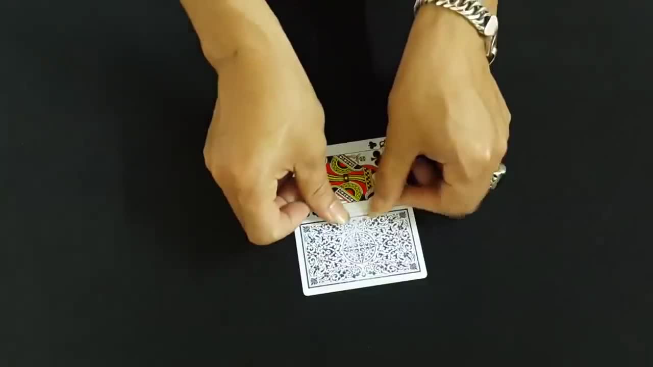 Giải mã màn ảo thuật thay đổi lá bài cực dễ