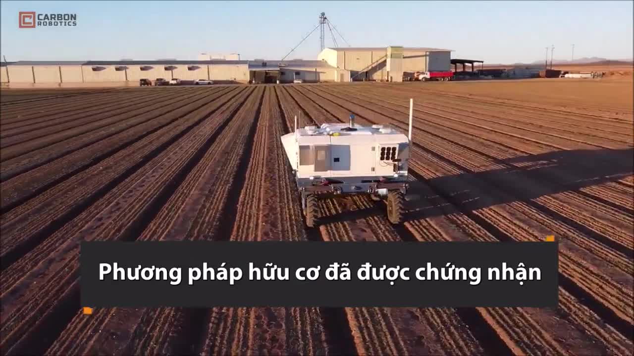 Cỗ máy dùng laser diệt 100.000 cây cỏ mỗi giờ
