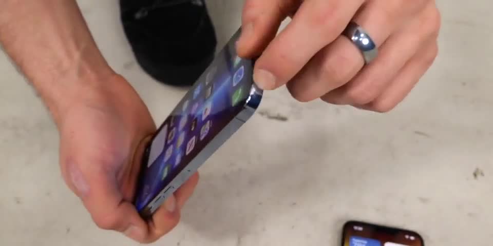 Thả rơi iPhone 13