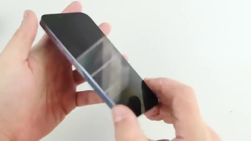 Thử thách iPhone 13 Pro bằng dao và búa
