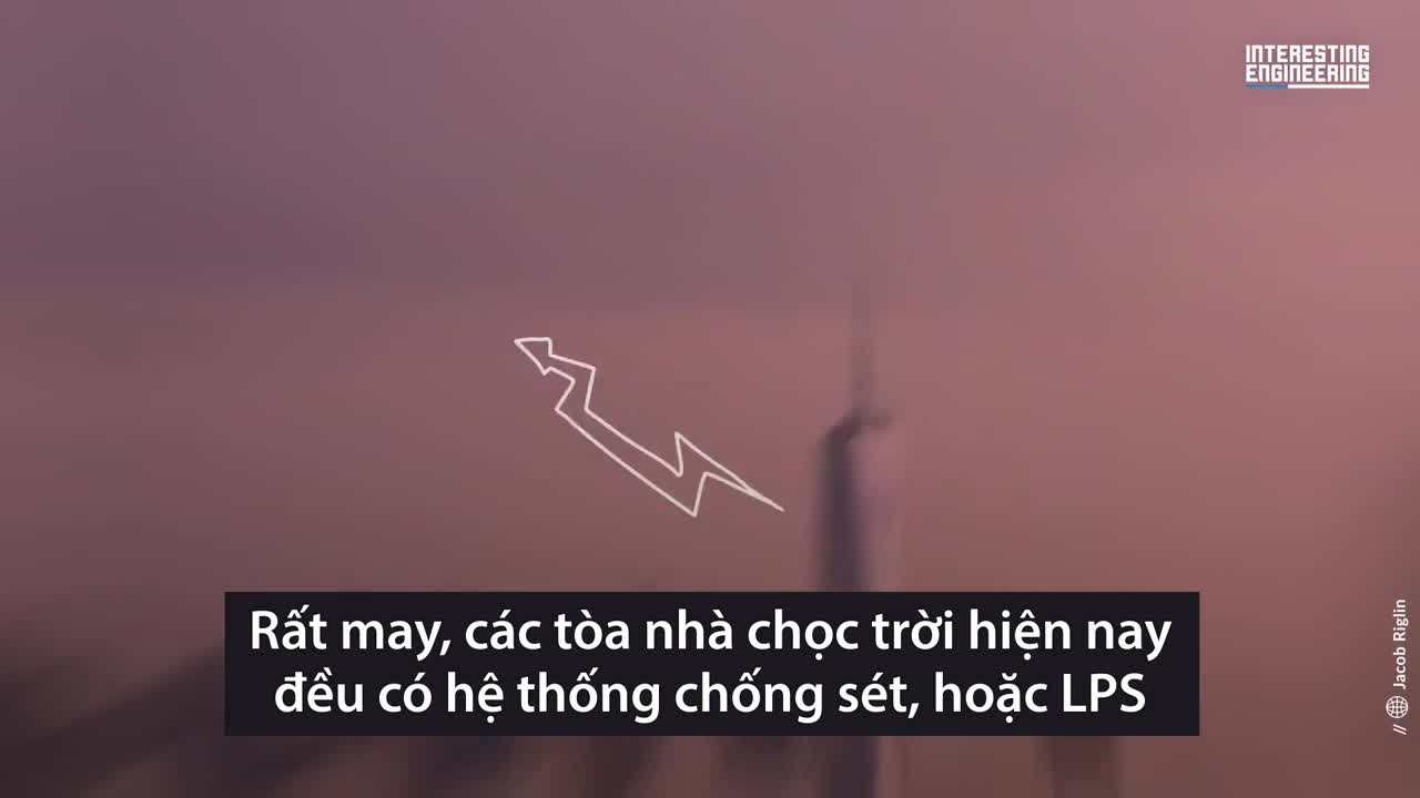 Điều gì xảy ra khi sét đánh trúng tòa nhà chọc trời?