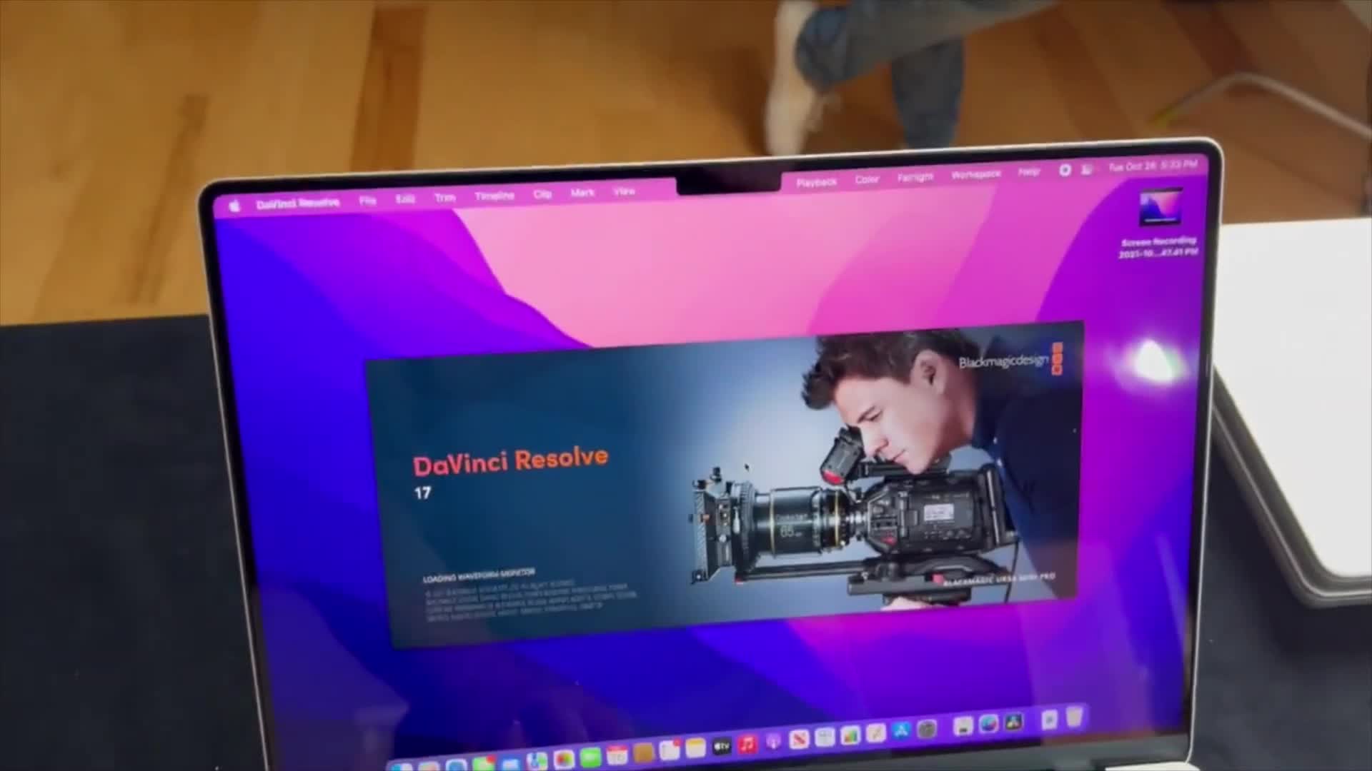 Apple quên mất rằng MacBook Pro mới có thiết kế "tai thỏ"?
