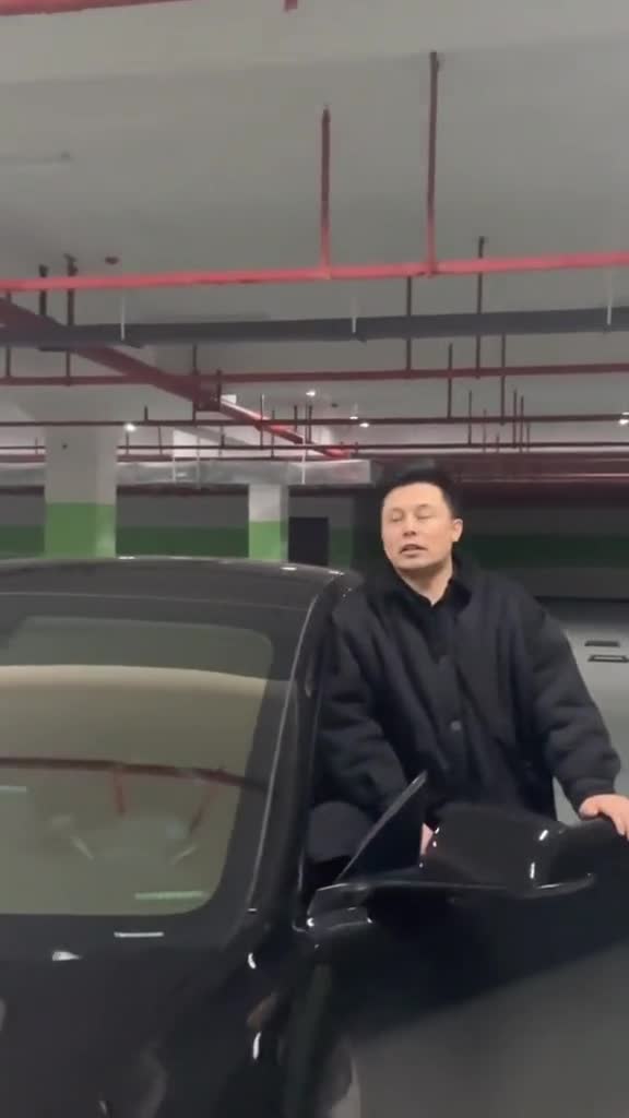 Người đàn ông Trung Quốc nổi tiếng vì giống hệt Elon Musk