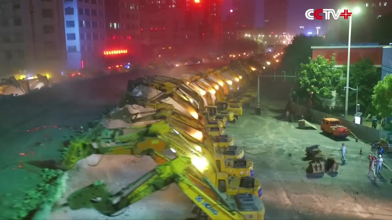100 Plus Excavators Dismantle Overpass Bridge in East China