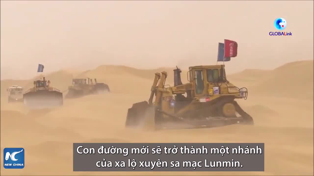 Trung Quốc xây xa lộ dài hơn 150 km xuyên sa mạc