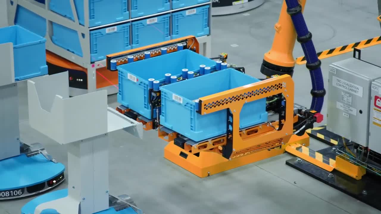 Cánh tay robot giúp phân loại hàng hóa trong kho của Amazon