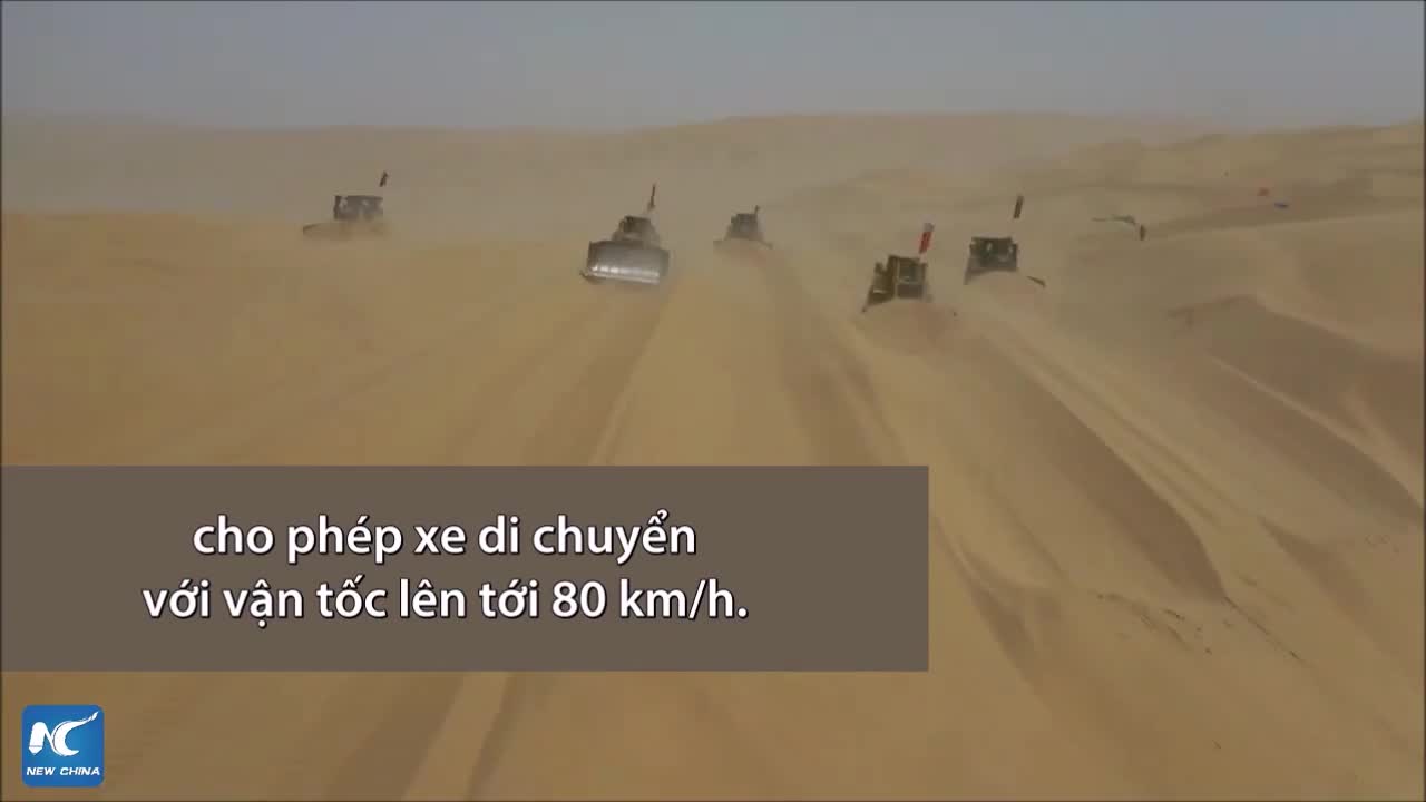 Thông xe xa lộ hơn 300 km xuyên sa mạc